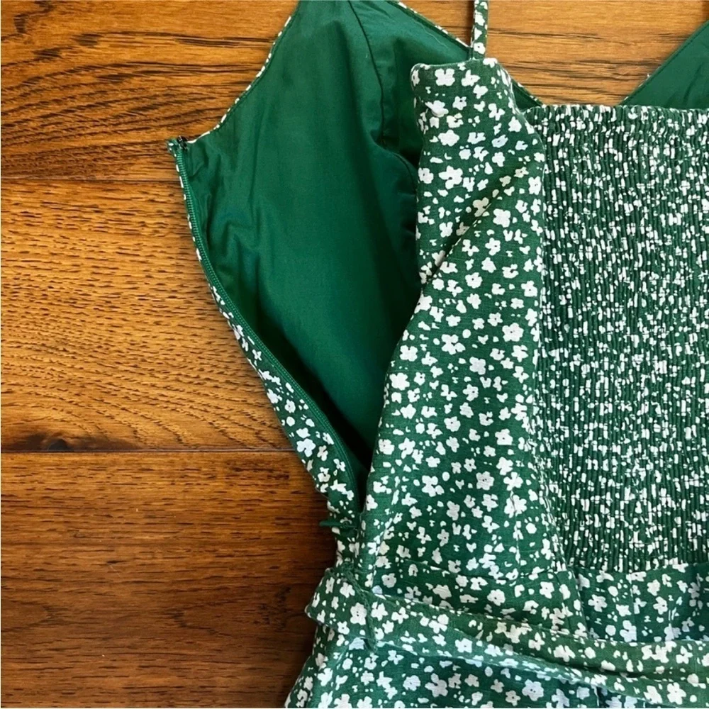 Banana Republic Kelly Green Floral Jumpsuit Size 6 Tall